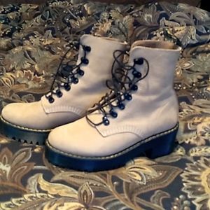 Womens Doc Martens Leona Nubuck size 7.